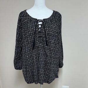 Chaps Women’s Black and White Patterned Blouse